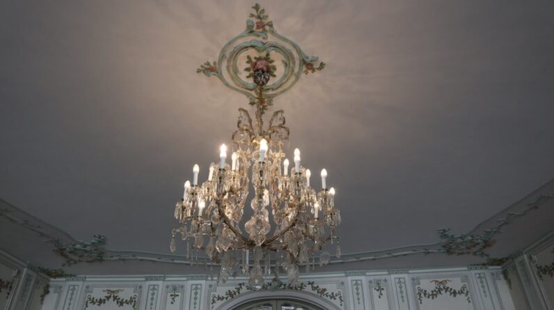 Photo Elegant chandelier