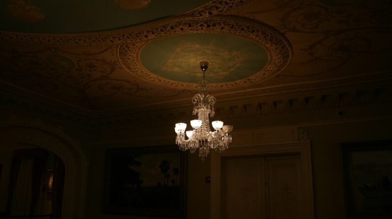 Photo Luxurious chandelier