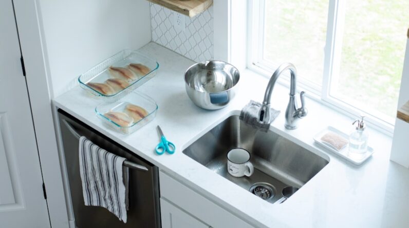 Photo "How Do I Choose the Right Materials and Finishes for a Kitchen or Bathroom Renovation?"