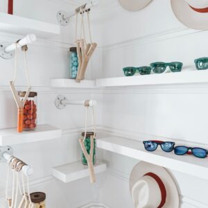 Photo "How Do I Strike a Balance Between Open Shelving for Display and Concealed Storage for Clutter-free Spaces?"